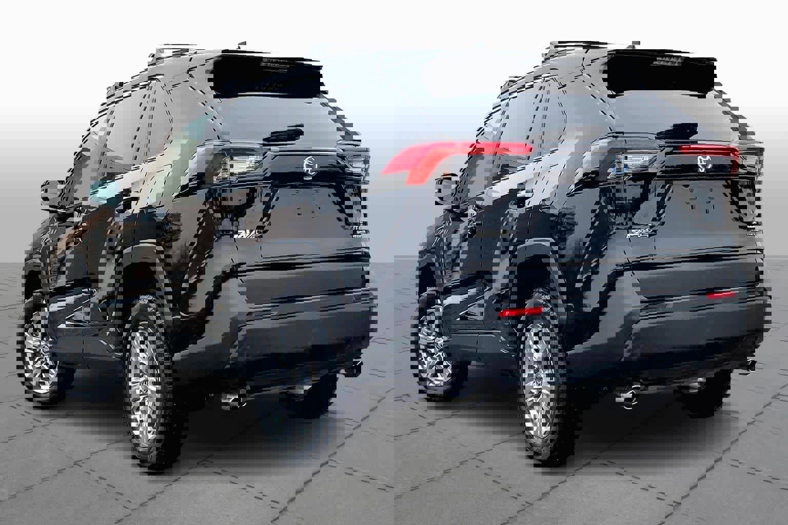 Used 2023 Toyota RAV4 XLE w/ Convenience Package image 11