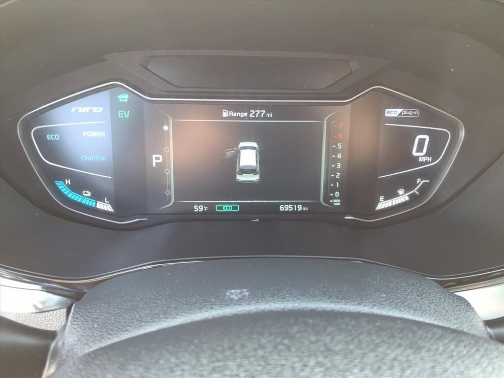 Used 2022 Kia Niro EX image 17