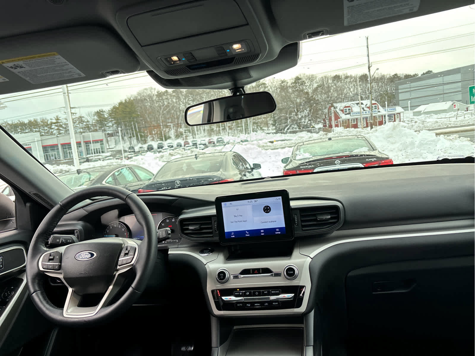 Used 2023 Ford Explorer XLT image 29