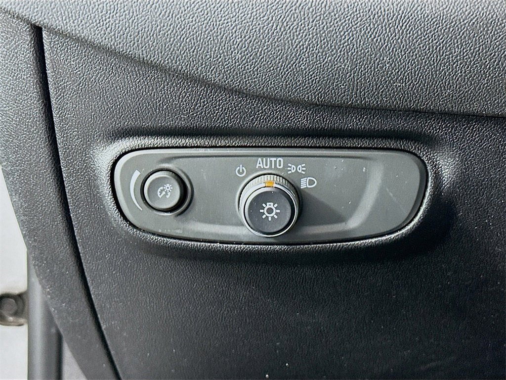 Used 2018 Chevrolet Equinox LT image 10