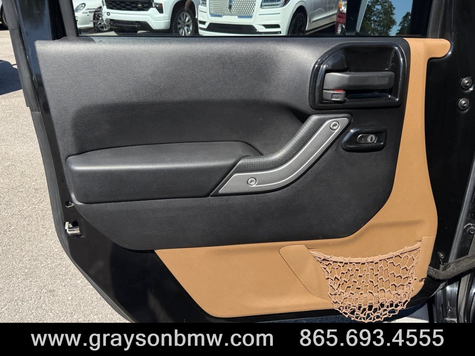 Used 2015 Jeep Wrangler Unlimited Sahara w/ Connectivity Group AWD/4WD image 14