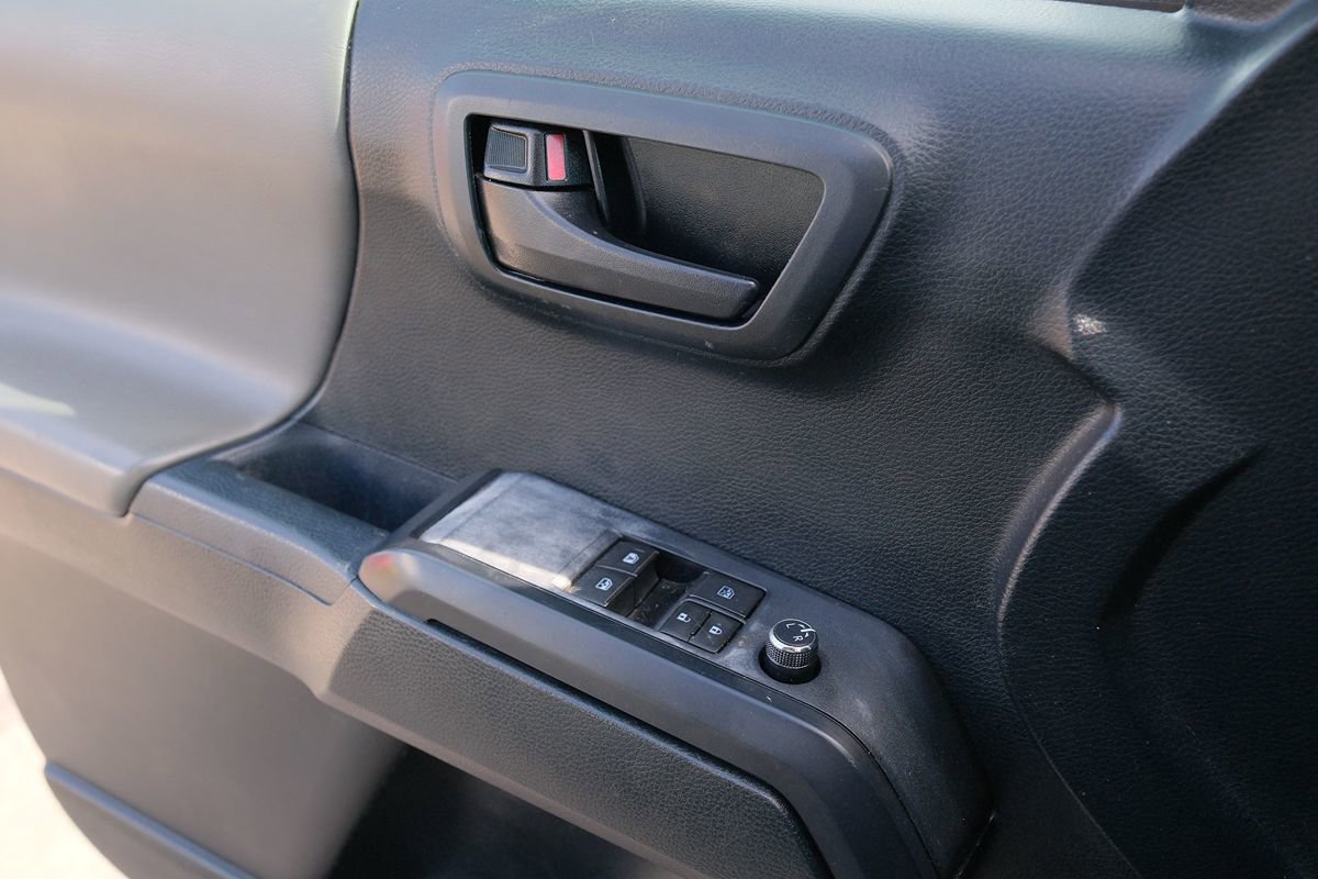 Used 2017 Toyota Tacoma SR RWD image 12