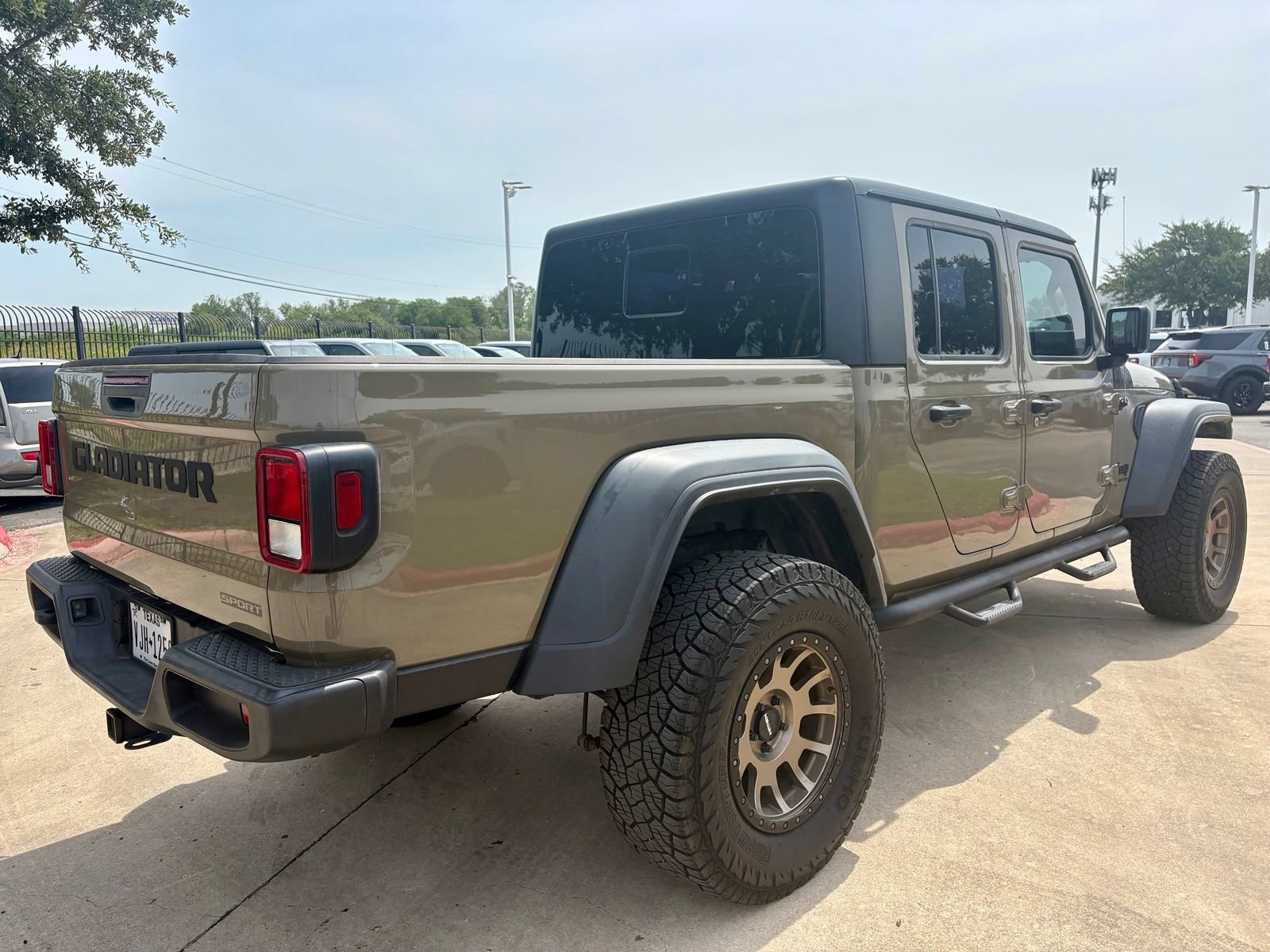 Used 2020 Jeep Gladiator Sport AWD/4WD image 3