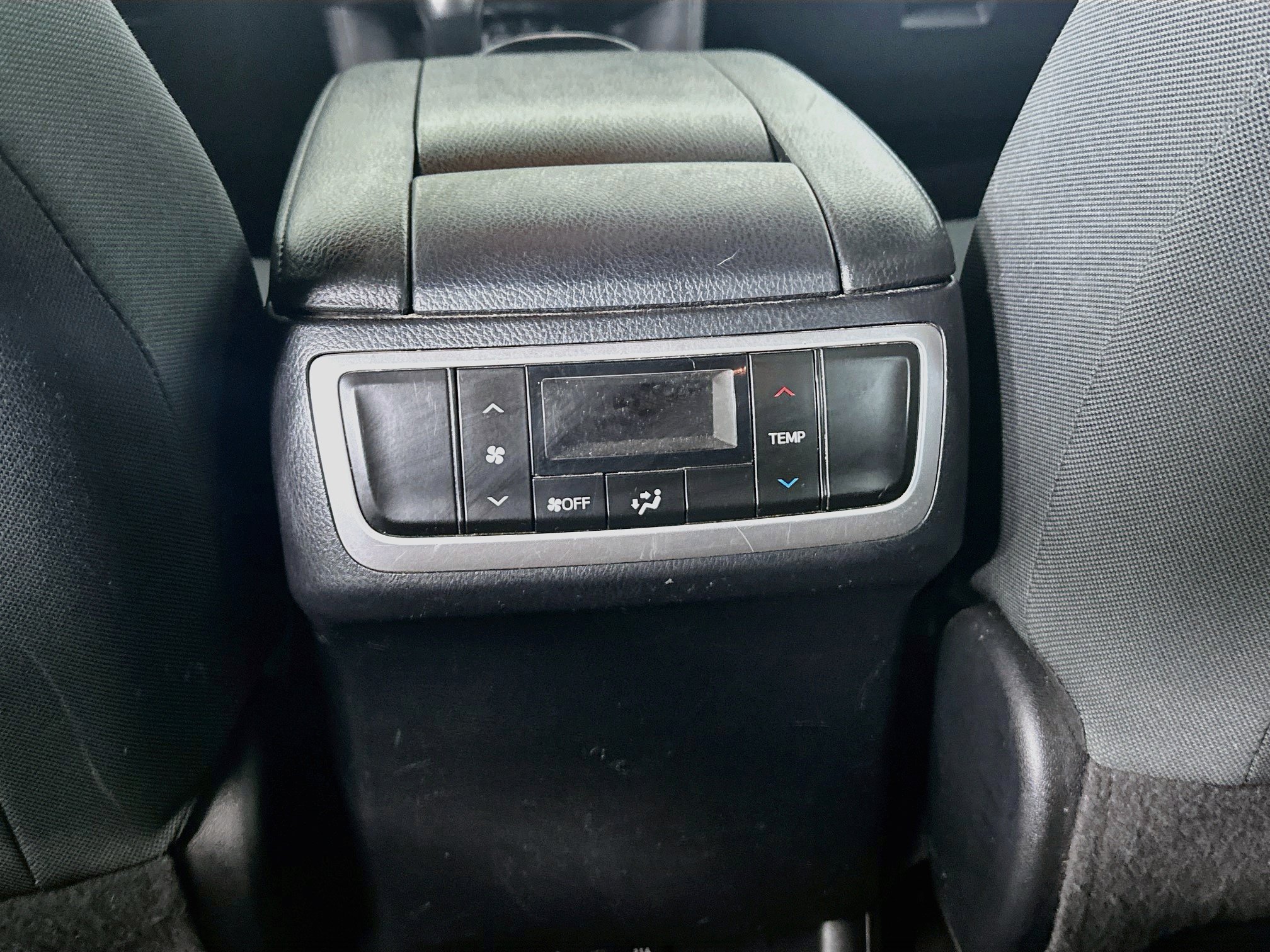 Used 2019 Toyota Highlander LE FWD image 26