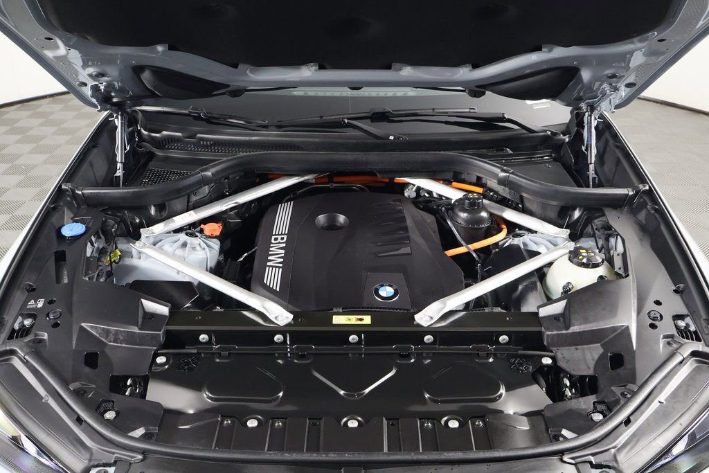 Used 2025 BMW X5 xDrive50e w/ M Sport Package image 14