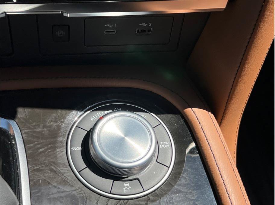 Used 2024 INFINITI QX80 Sensory w/ Cargo Package AWD/4WD image 19
