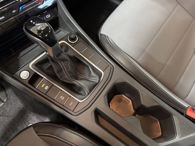 Certified 2025 Volkswagen Jetta SE FWD image 18