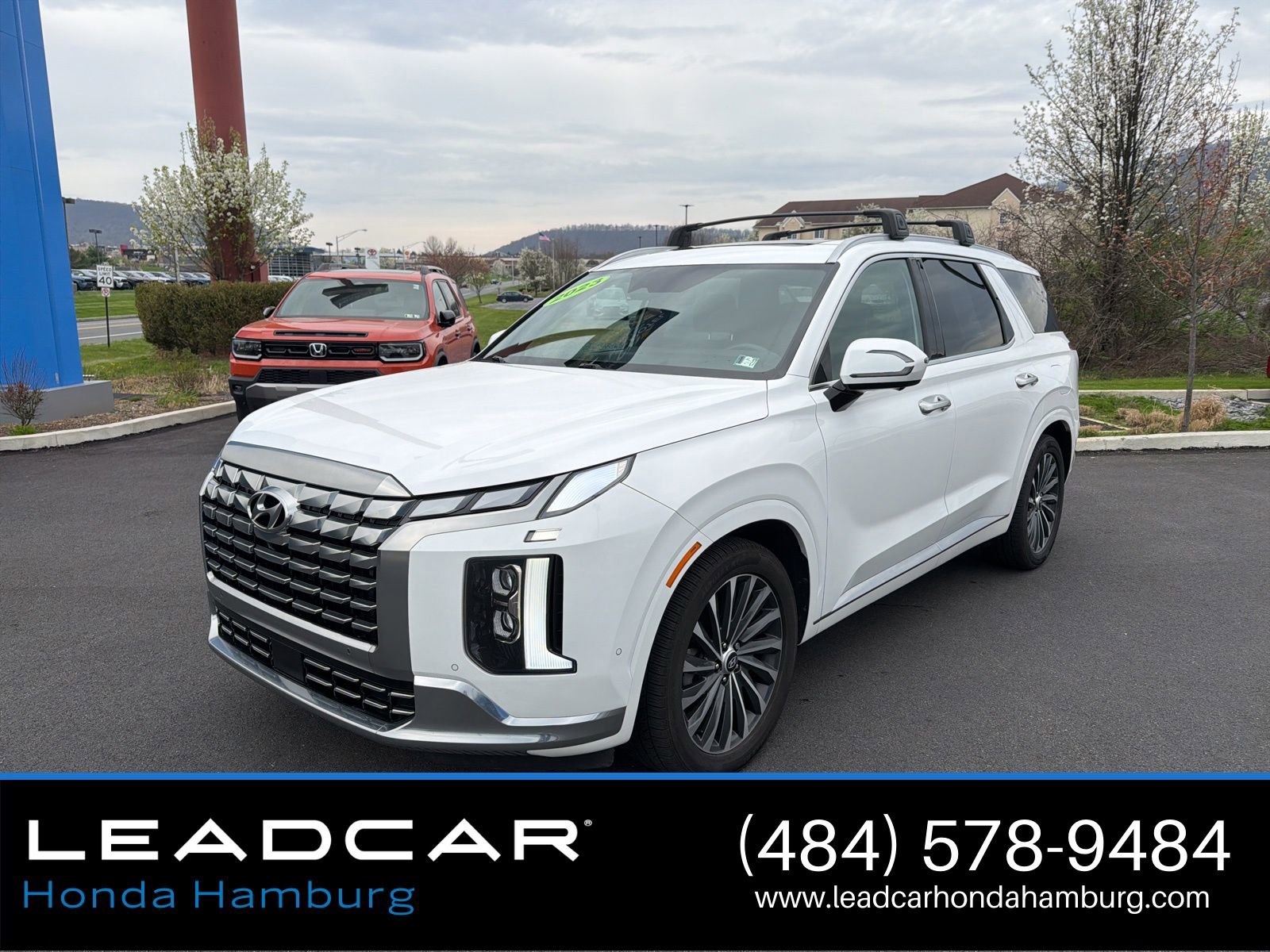 Used 2023 Hyundai Palisade Calligraphy image 2