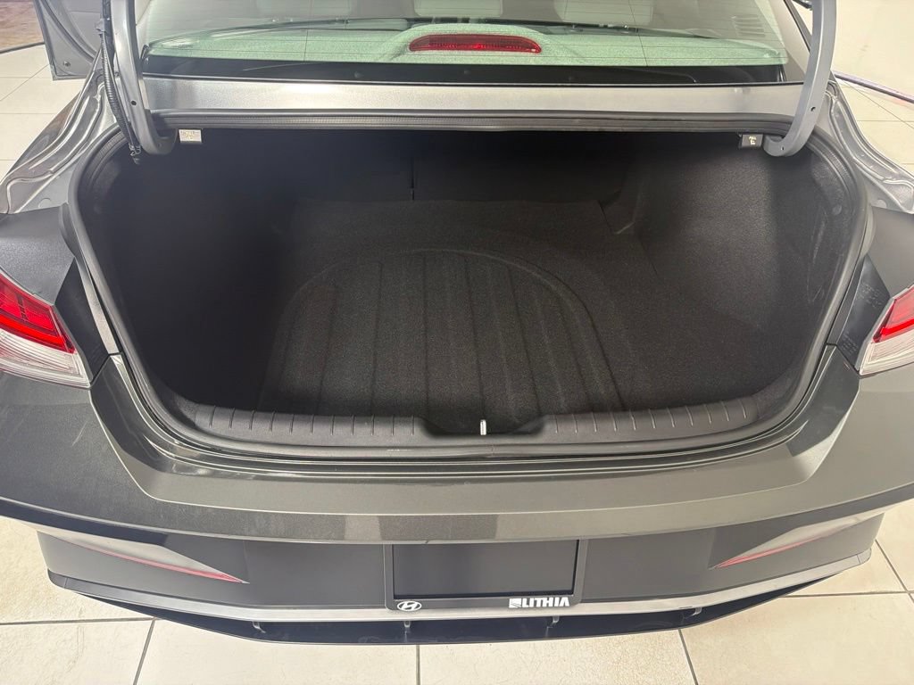 Certified 2025 Hyundai Elantra SEL FWD image 29