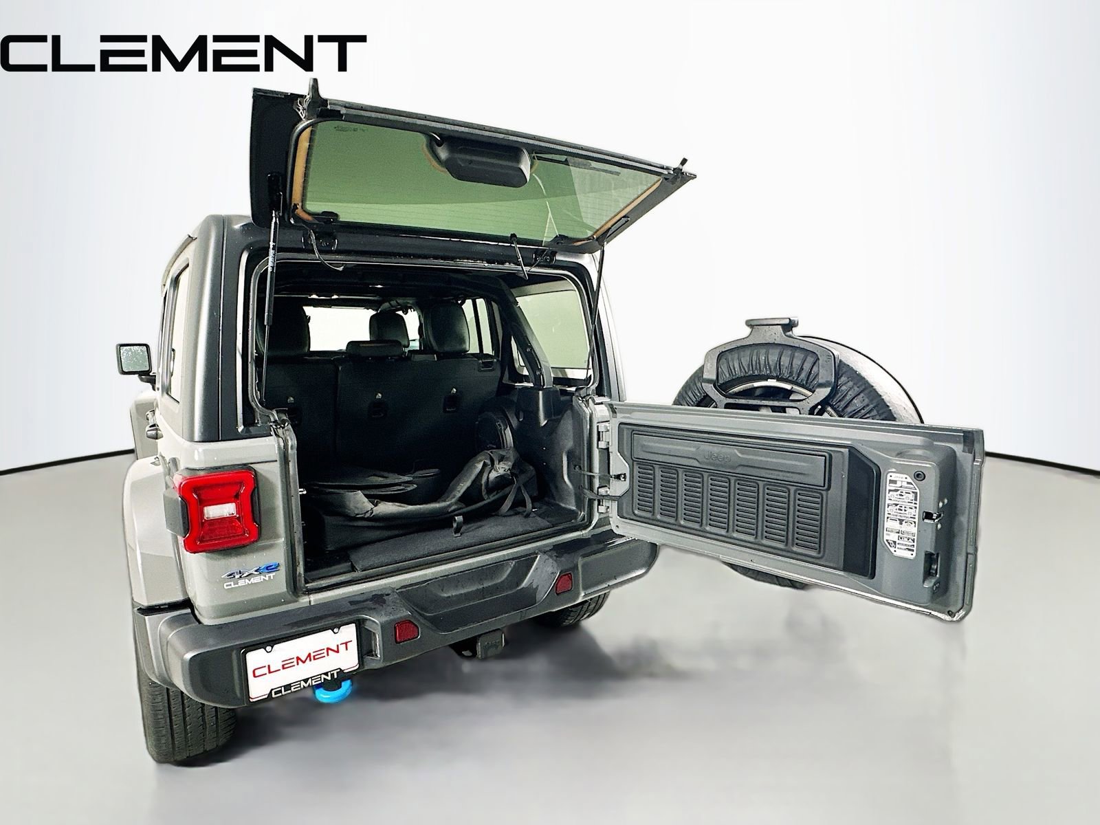 Used 2022 Jeep Wrangler Unlimited Sahara w/ Cold Weather Group image 11