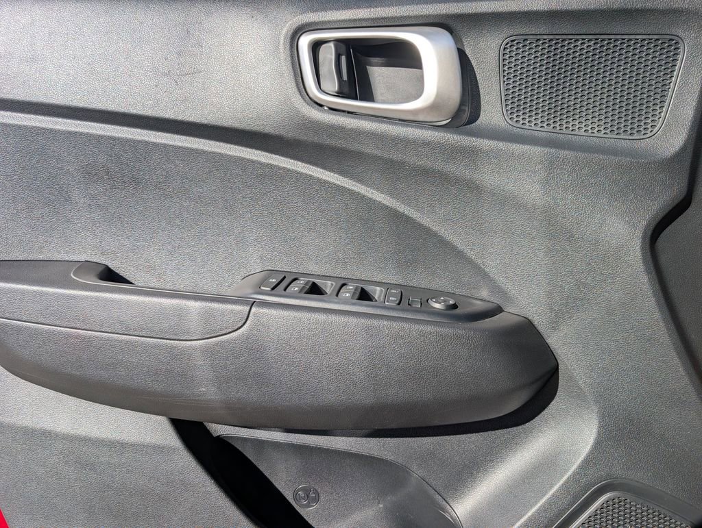 Used 2021 Hyundai Venue SE image 10