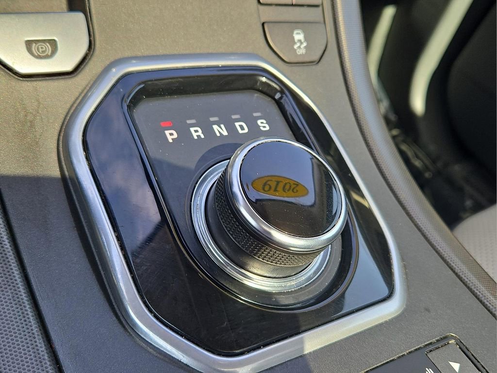 Used 2019 Land Rover Range Rover Evoque SE image 16