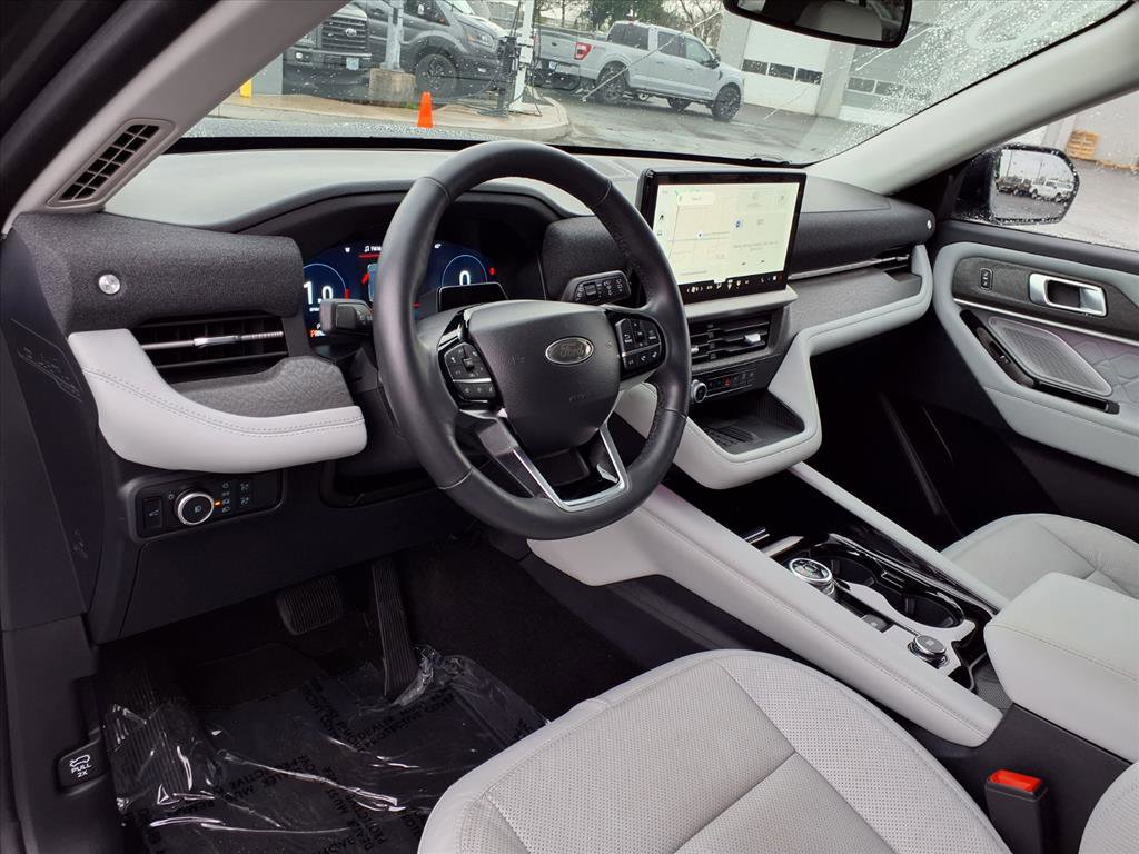 Certified 2025 Ford Explorer Platinum w/ Ultimate Package image 17