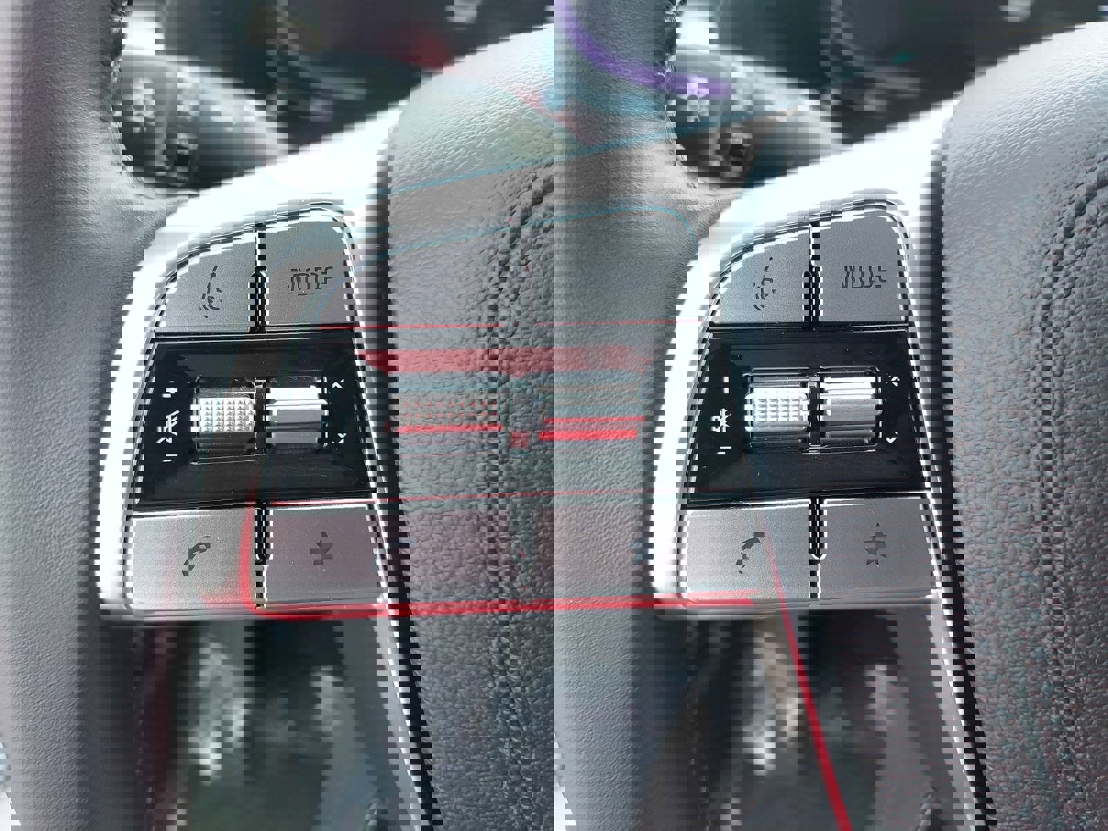 Used 2025 Kia Telluride EX w/ EX Captain's Chair Package image 19