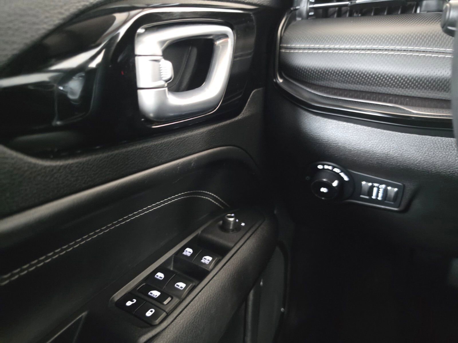 Used 2023 Jeep Compass Altitude image 32