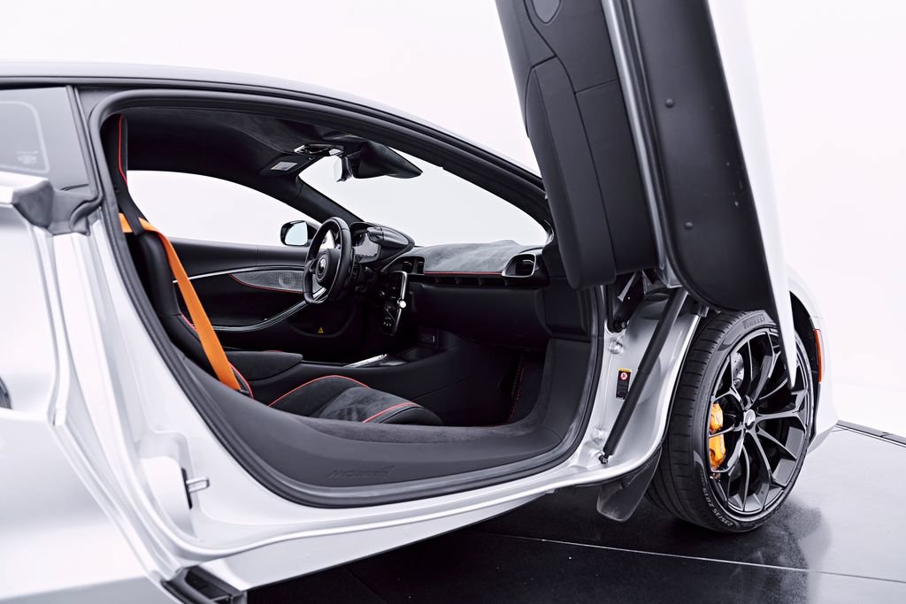 Used 2023 McLaren Artura RWD image 44