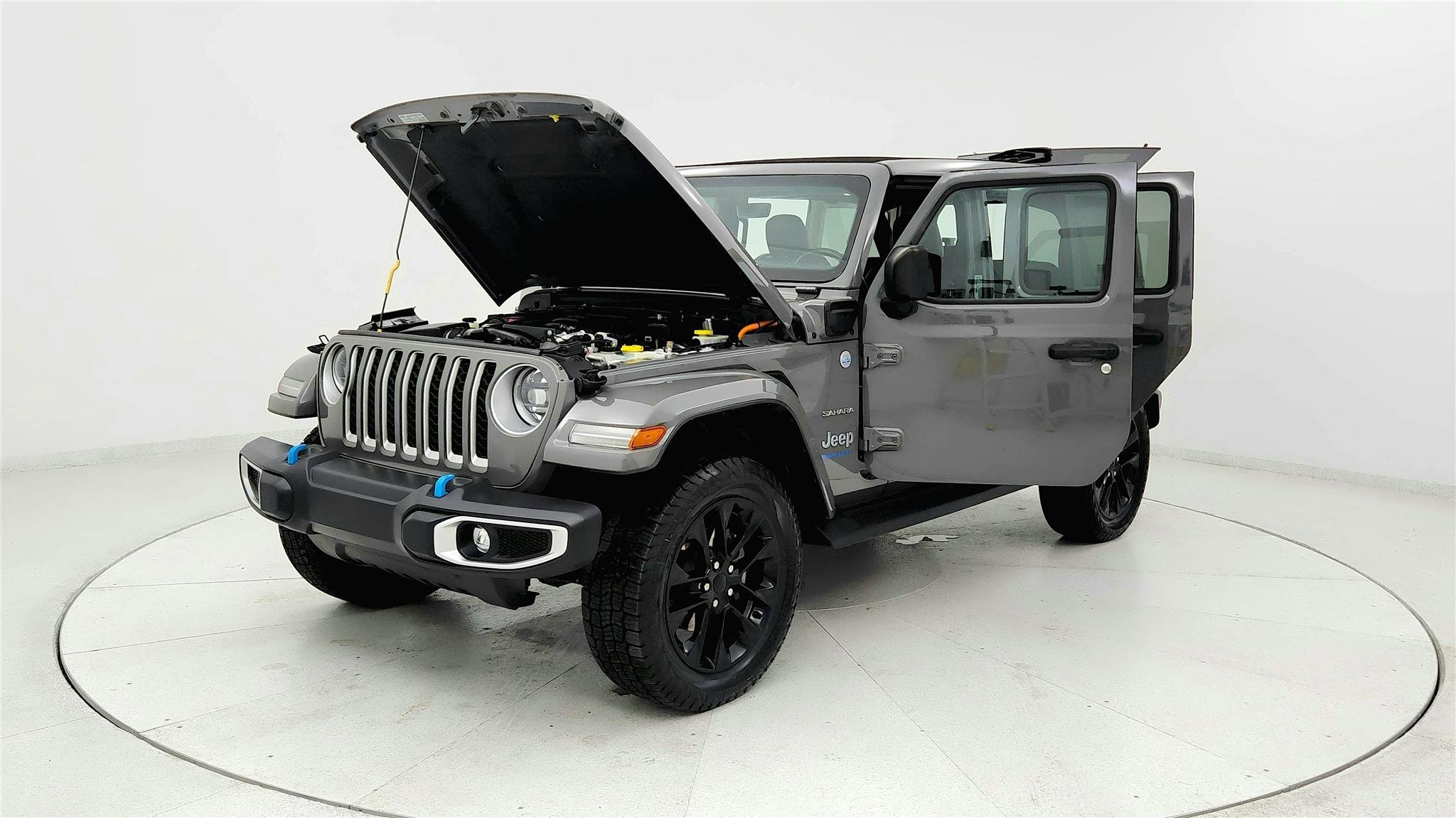 Used 2023 Jeep Wrangler Unlimited Sahara w/ Cold Weather Group AWD/4WD image 9