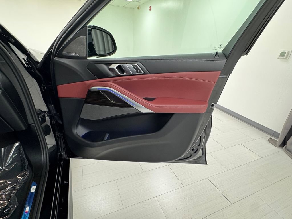 Used 2024 BMW X6 xDrive40i w/ Premium Package image 13
