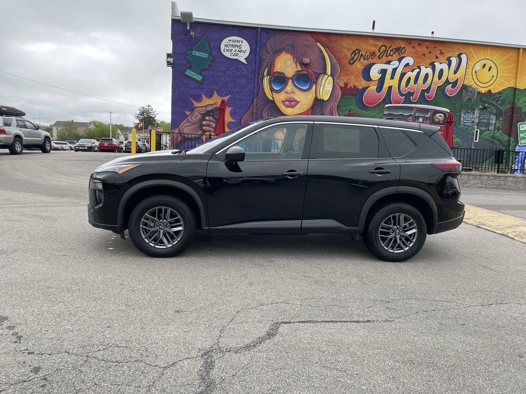 Used 2024 Nissan Rogue S FWD image 2
