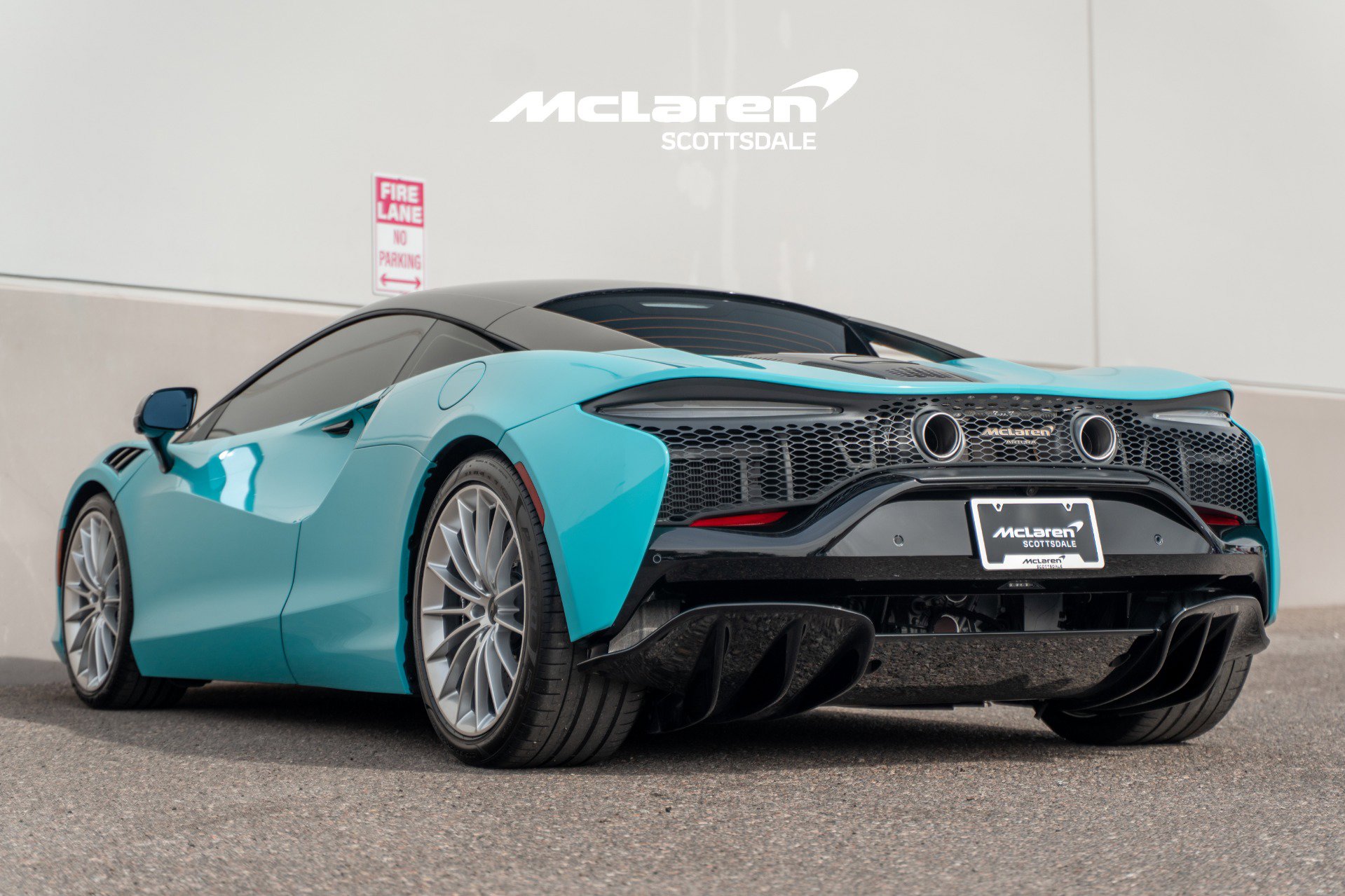Used 2025 McLaren Artura image 5