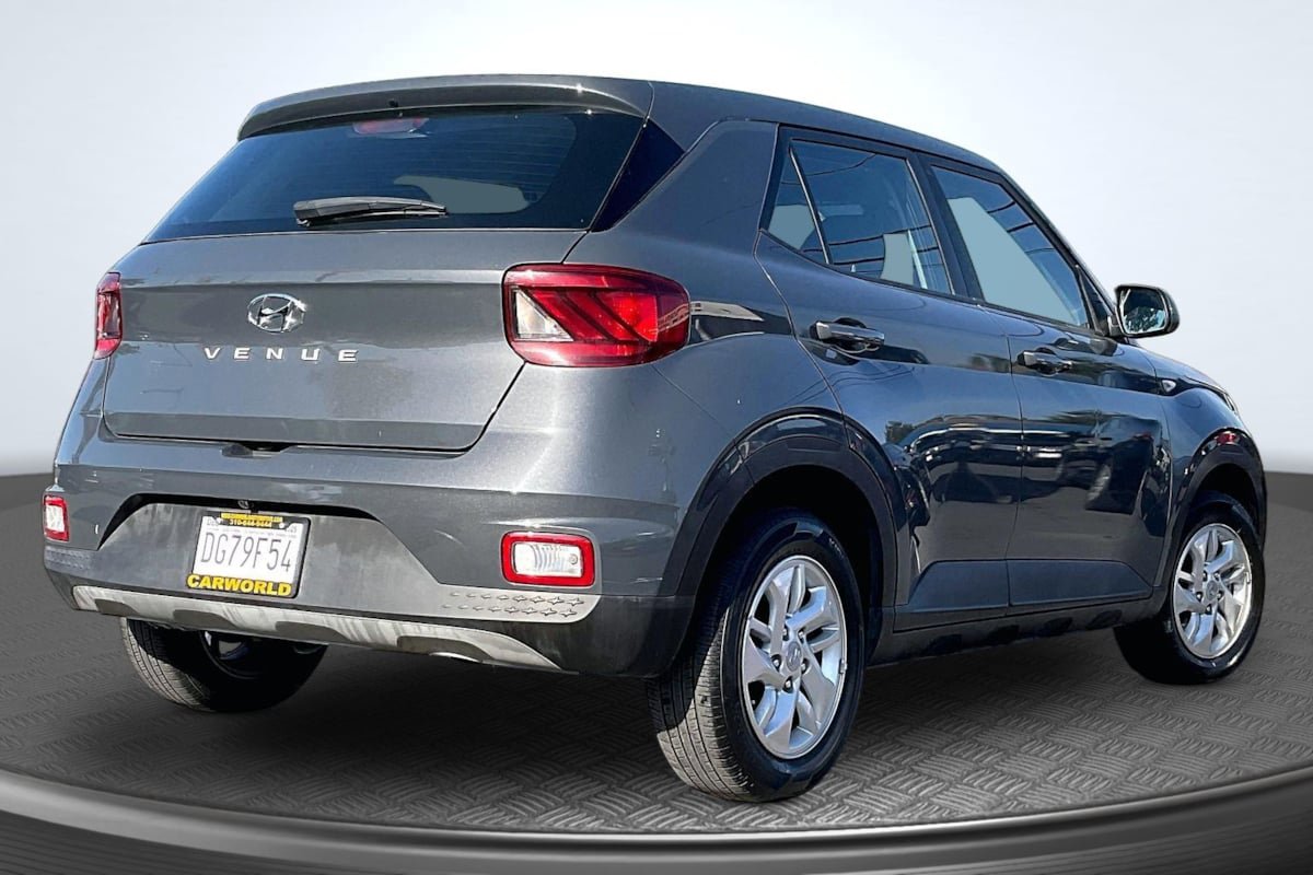 Used 2024 Hyundai Venue SE FWD image 12