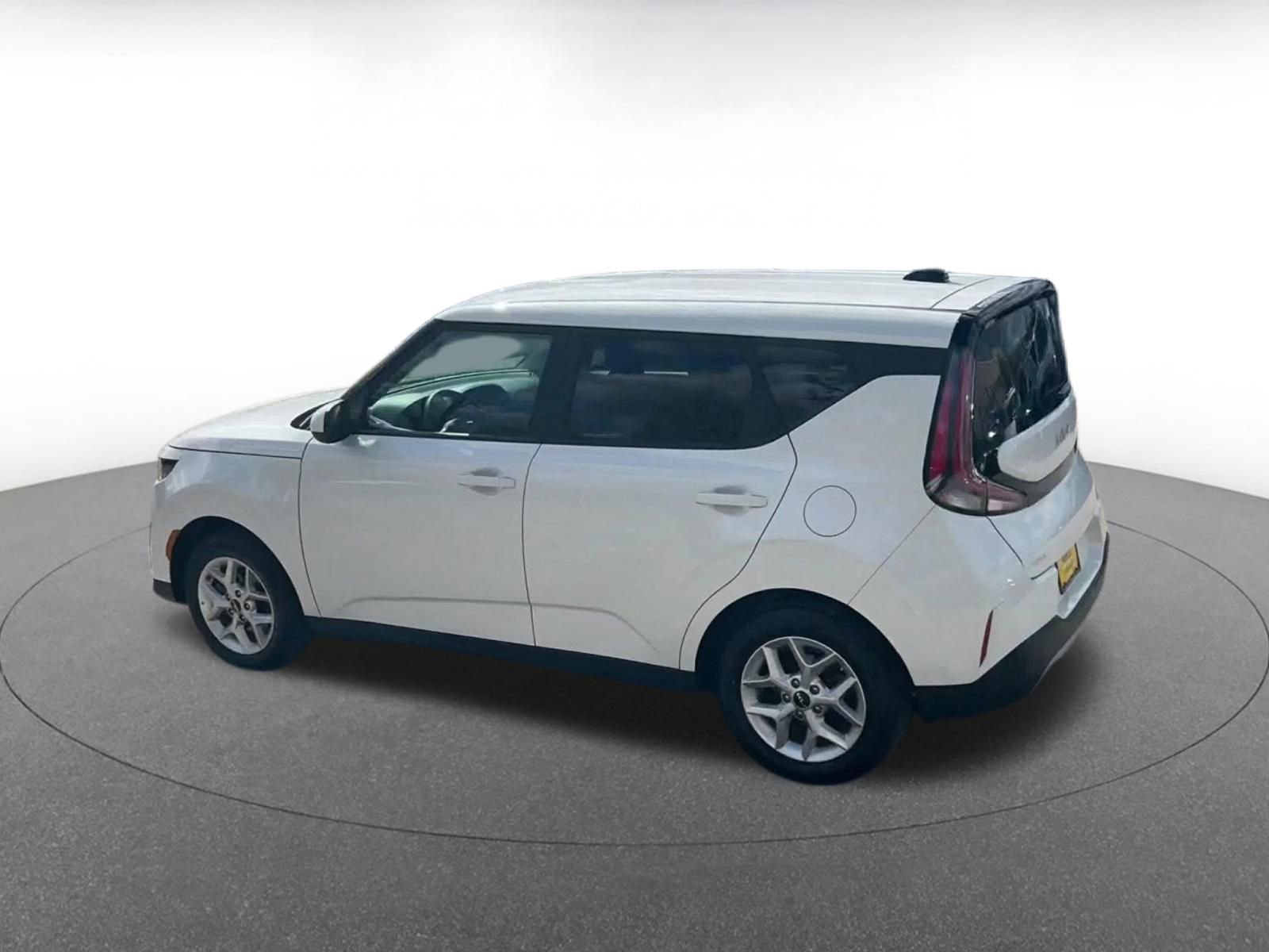 Used 2025 Kia Soul LX w/ LX Technology Package FWD image 10
