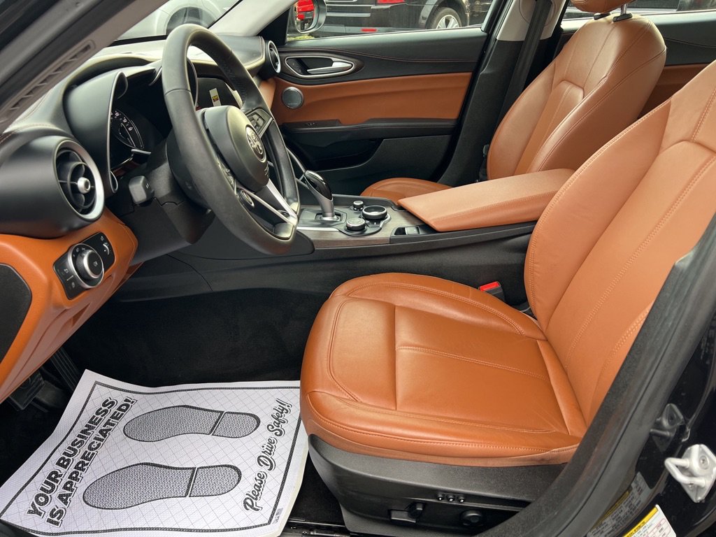 Used 2018 Alfa Romeo Giulia Ti w/ TI Leather Package AWD/4WD image 24