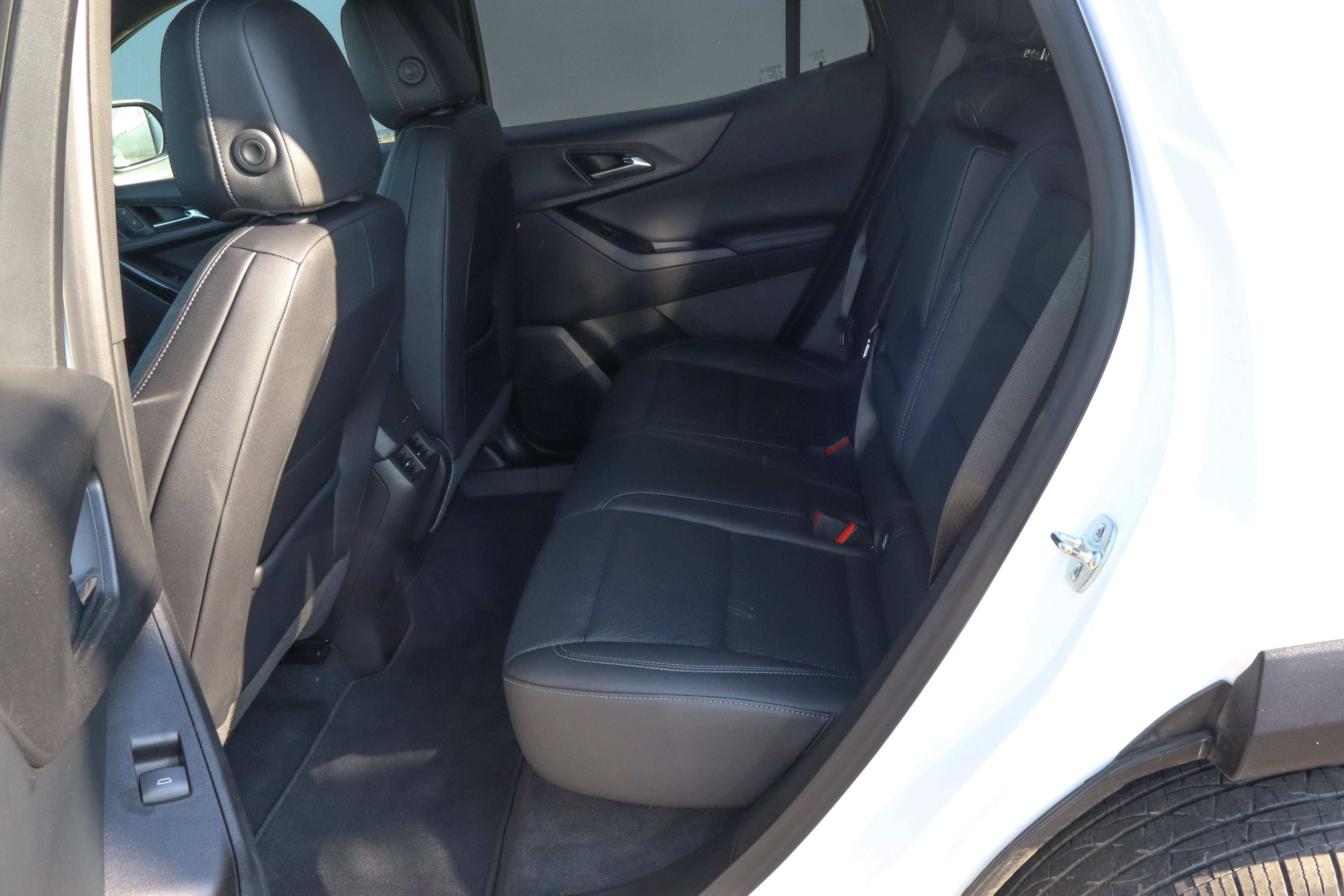 Used 2025 Chevrolet Equinox LT w/ Convenience Package II FWD image 8