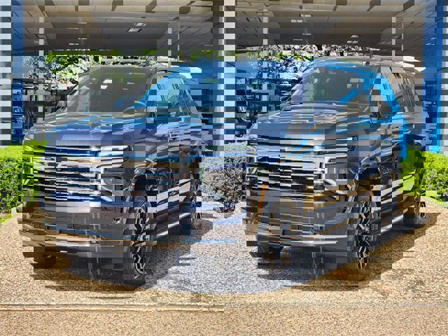 New 2025 Chevrolet Suburban Premier image 3
