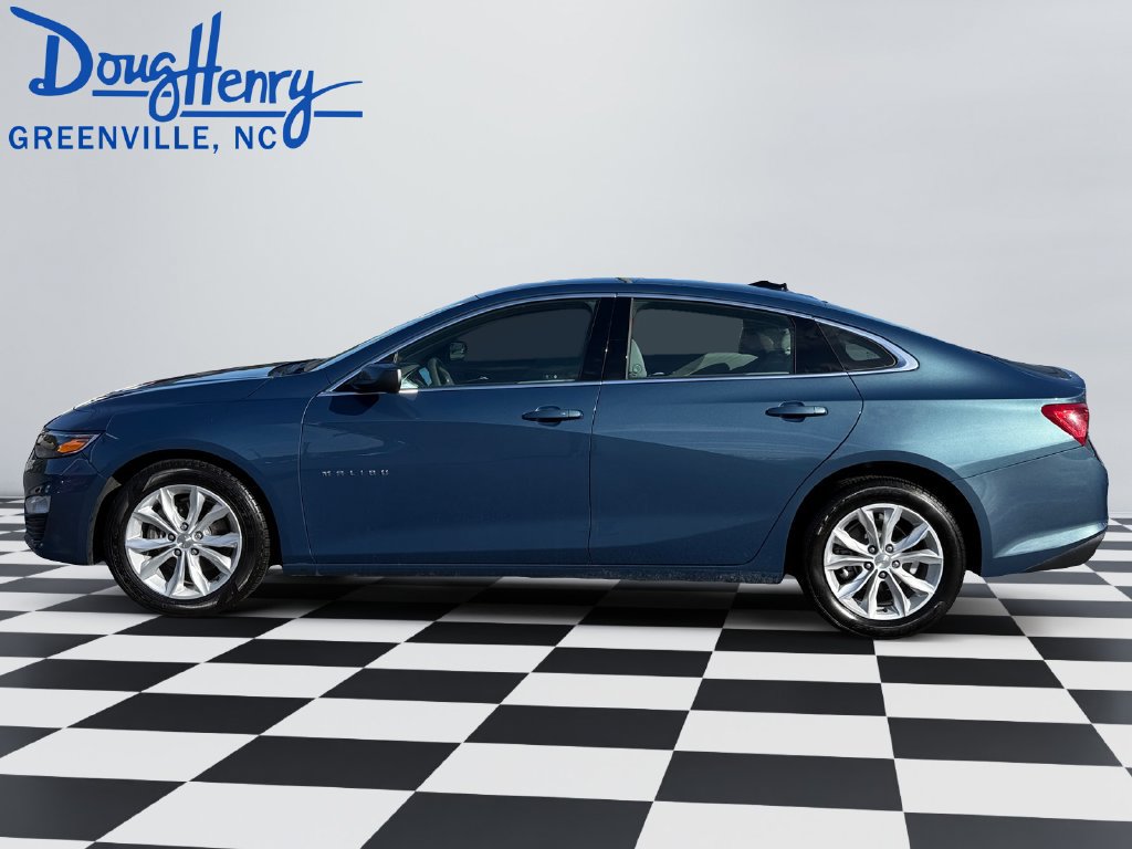 Used 2025 Chevrolet Malibu LT FWD image 2