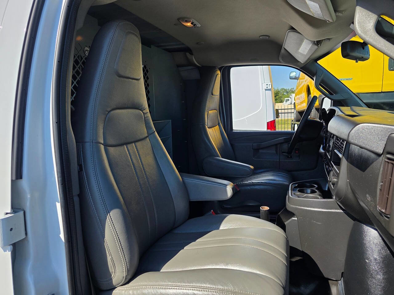 Used 2020 Chevrolet Express 3500 RWD image 10