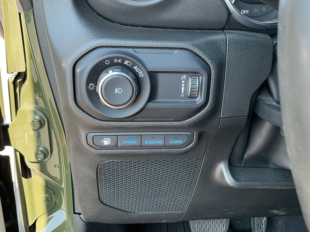 Used 2023 Jeep Wrangler Unlimited Sahara w/ Cold Weather Group AWD/4WD image 22