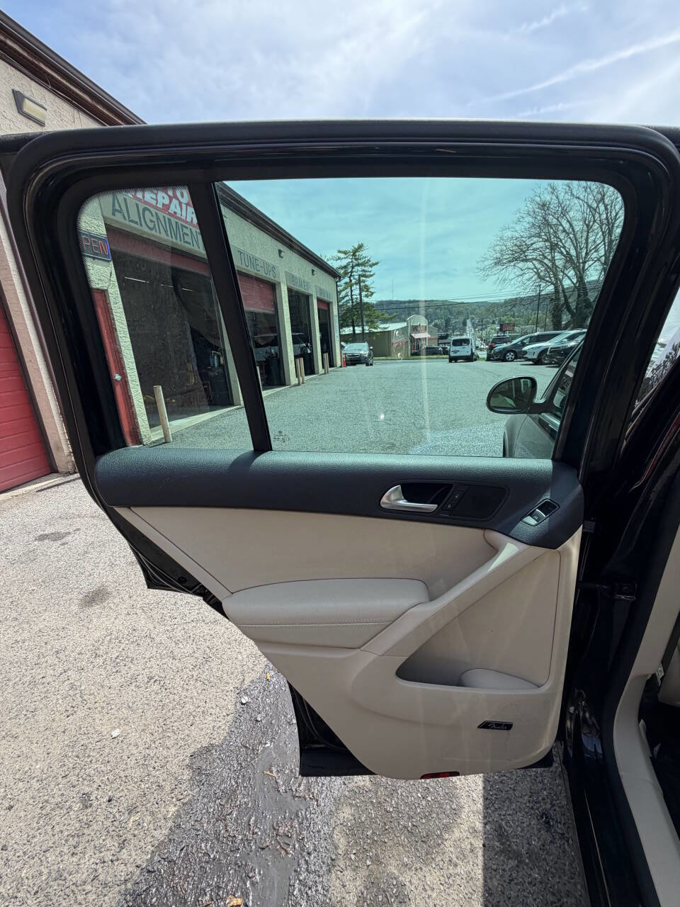 Used 2015 Volkswagen Tiguan SEL image 25