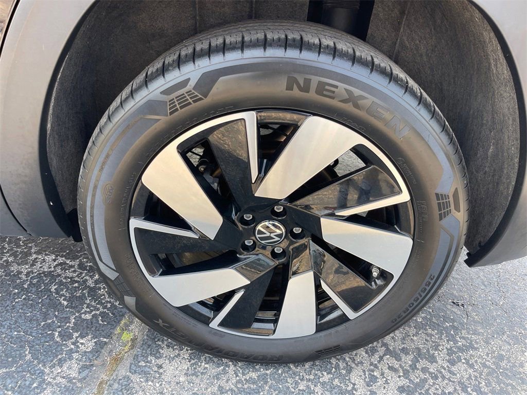 Used 2024 Volkswagen Atlas Cross Sport SE image 24