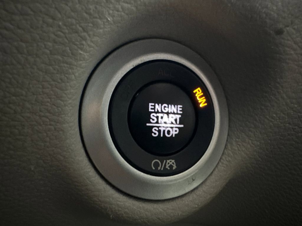 Used 2022 Chrysler Pacifica Touring-L FWD image 22