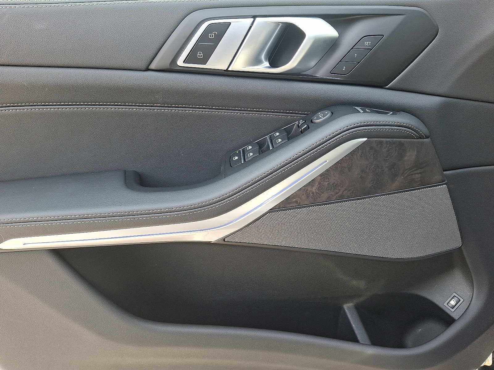 Used 2025 BMW X5 xDrive50e w/ Premium Package image 12