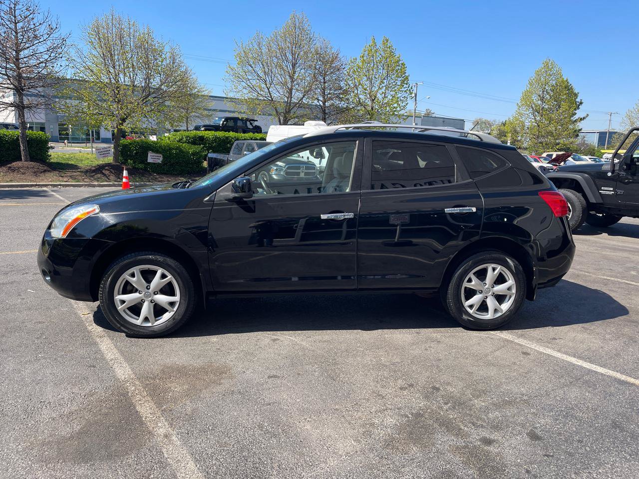 Used 2010 Nissan Rogue SL w/ Premium Pkg AWD/4WD image 5