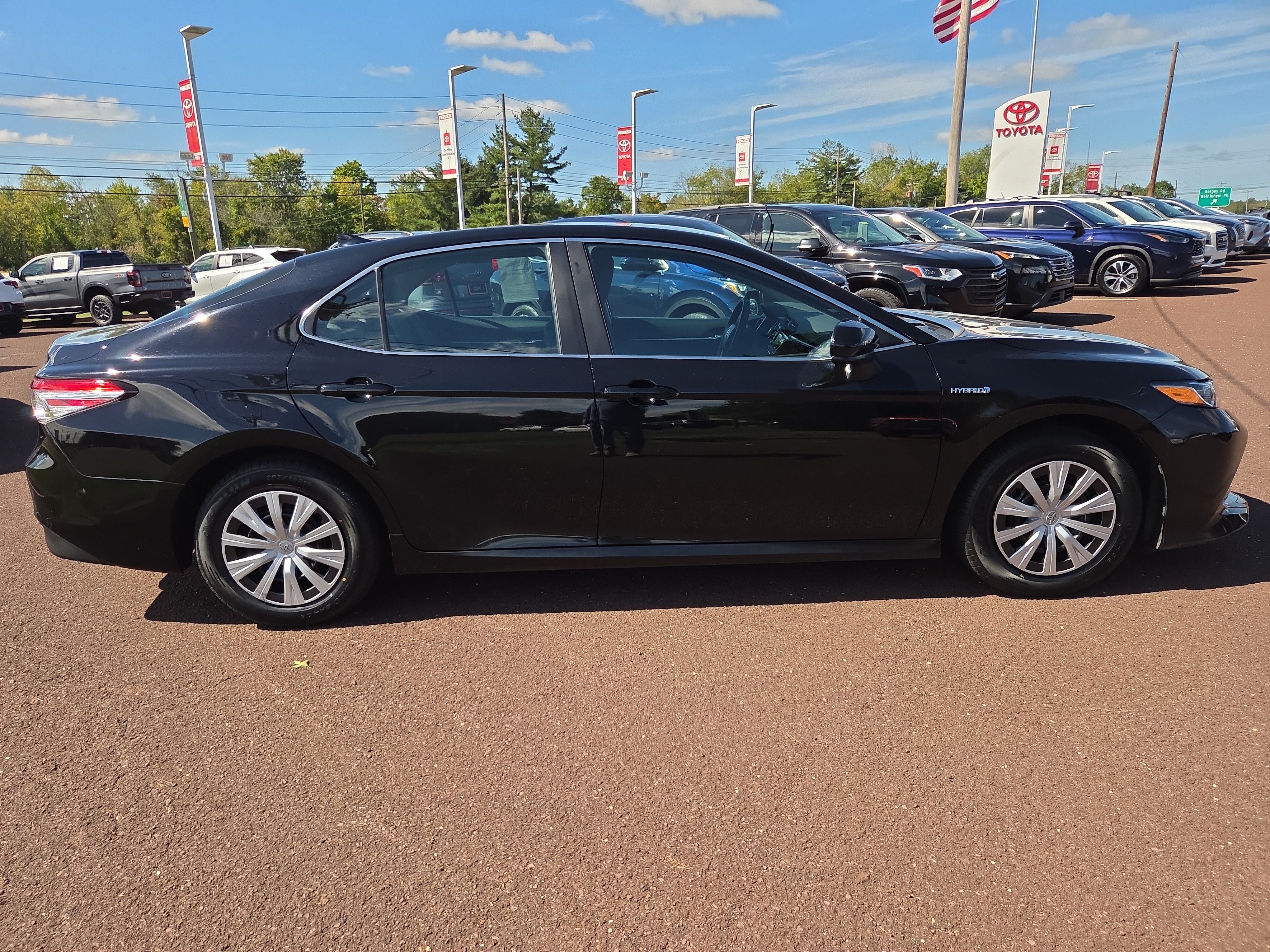 Used 2020 Toyota Camry LE FWD image 2