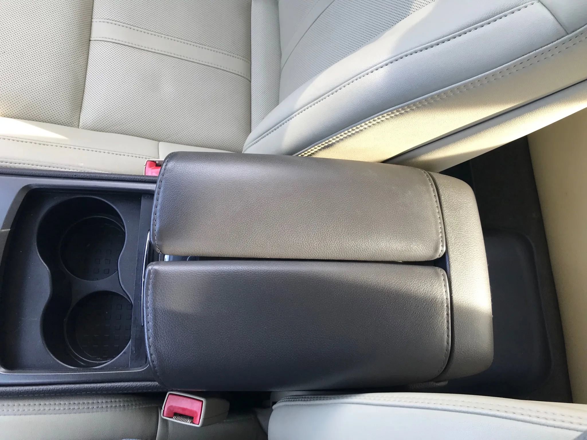 Used 2013 Lincoln MKS Sedan 4D image 29