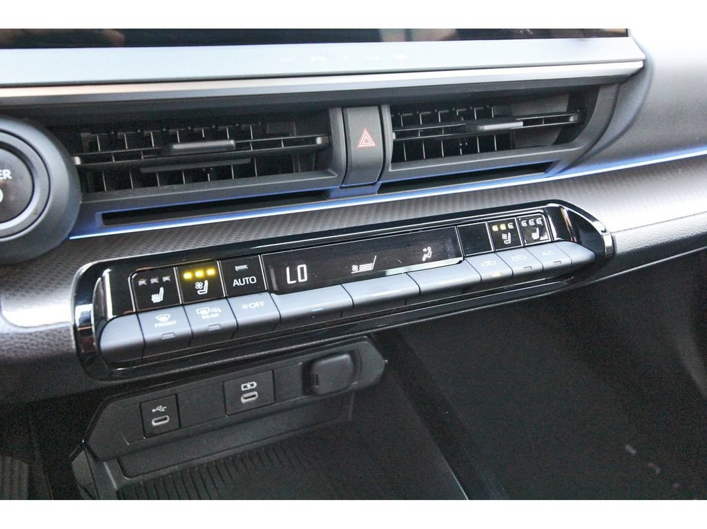 Used 2023 Toyota Prius FWD image 25