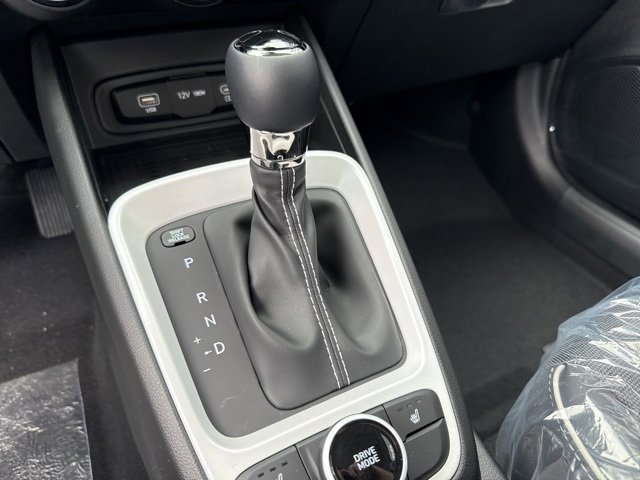 Used 2025 Hyundai Venue Limited image 36