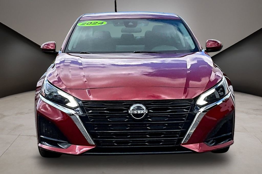 Certified 2024 Nissan Altima 2.5 SV w/ SV Premium Package AWD/4WD image 2
