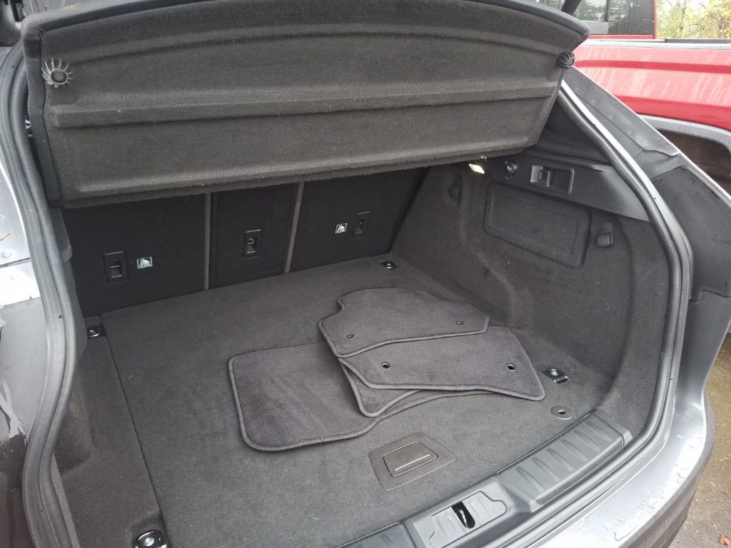 Used 2018 Jaguar F-PACE Premium image 7