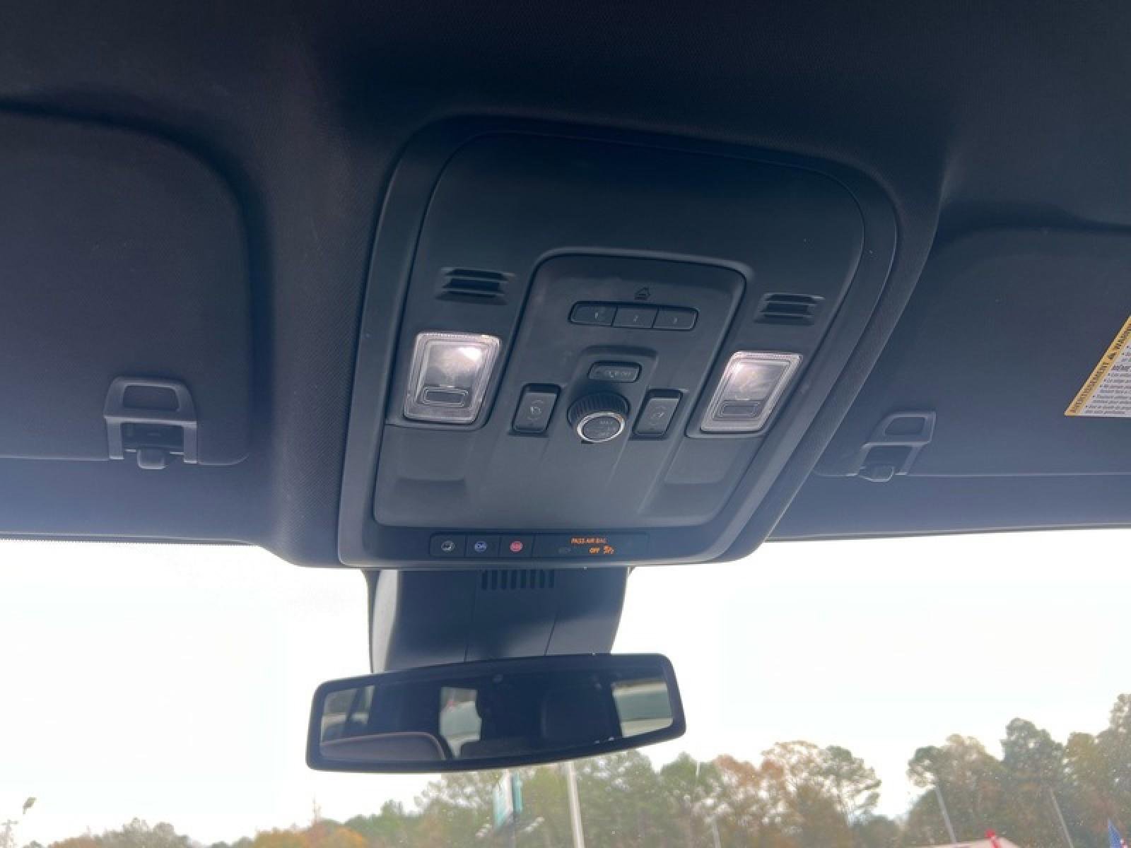 Used 2024 GMC Yukon SLT w/ SLT Luxury Package image 22