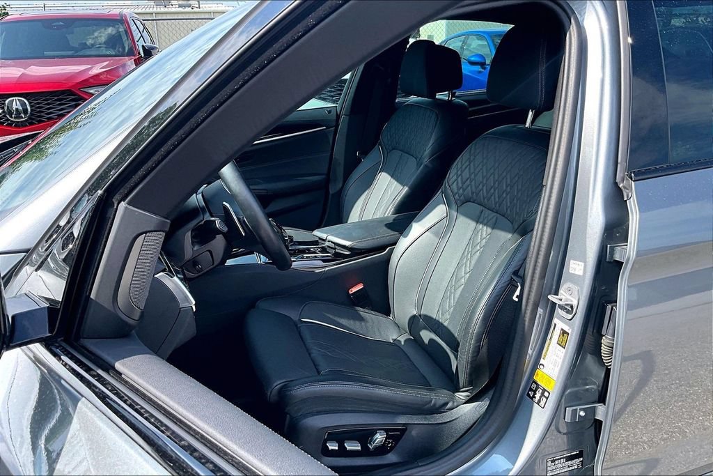 Used 2023 BMW M550i xDrive w/ Executive Package AWD/4WD image 34