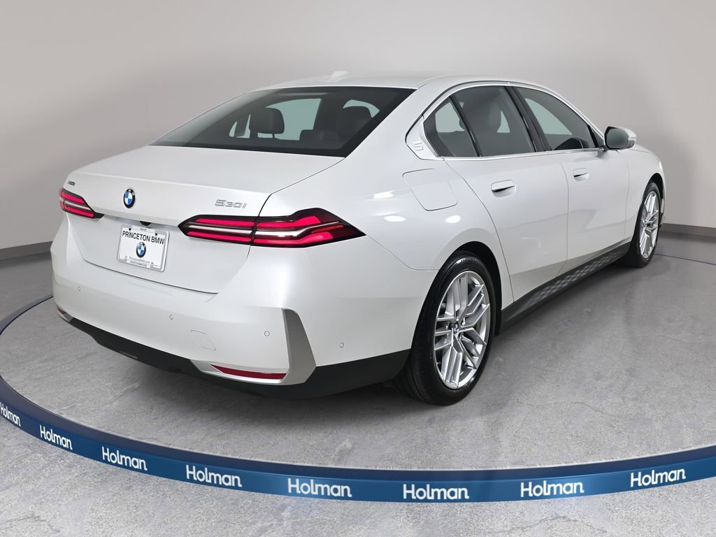 Used 2025 BMW 530i xDrive w/ Premium Package image 6