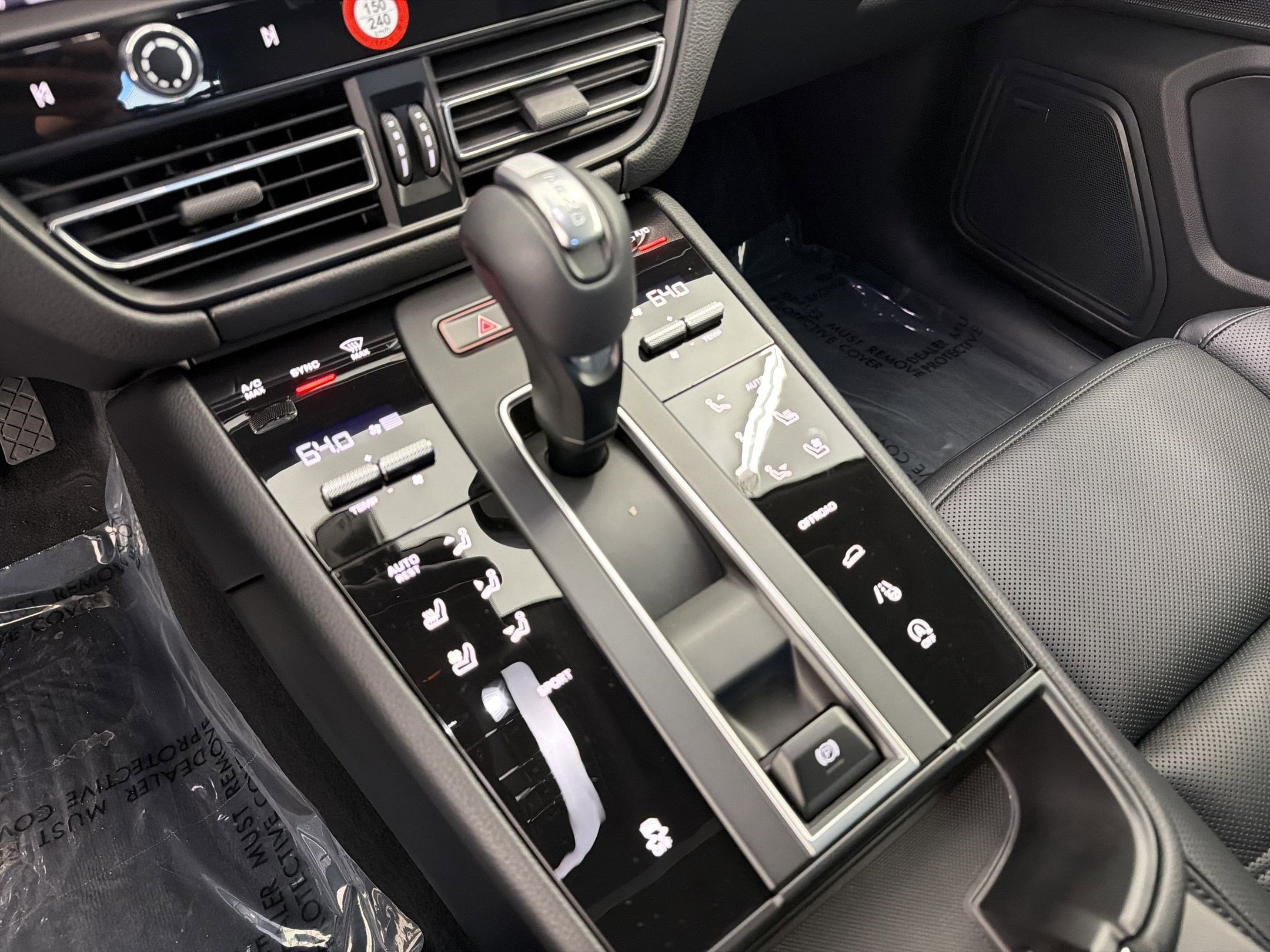 Used 2025 Porsche Macan AWD/4WD image 17