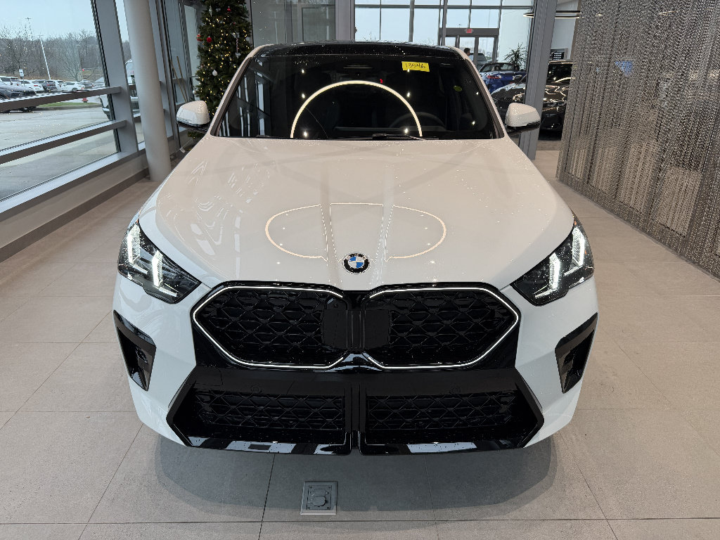 New 2026 BMW X2 xDrive28i w/ Technology Package AWD/4WD image 2
