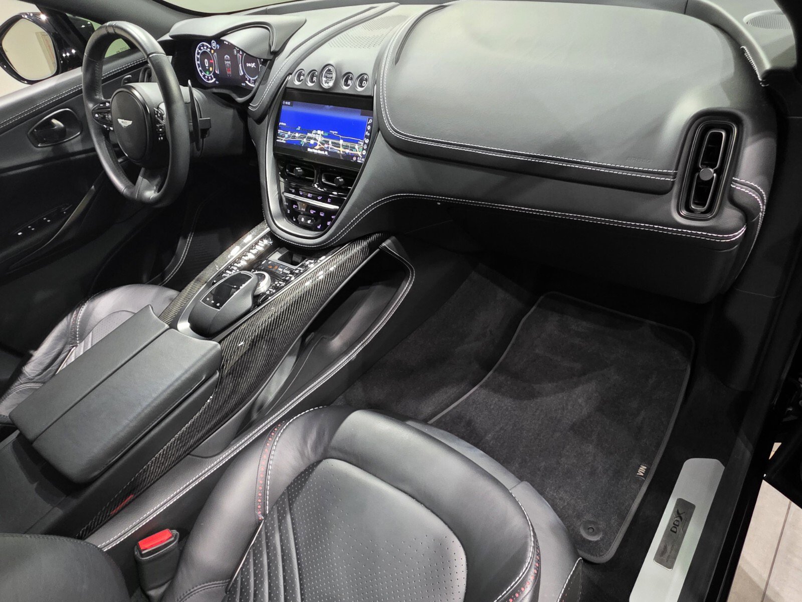 Used 2021 Aston Martin DBX image 25