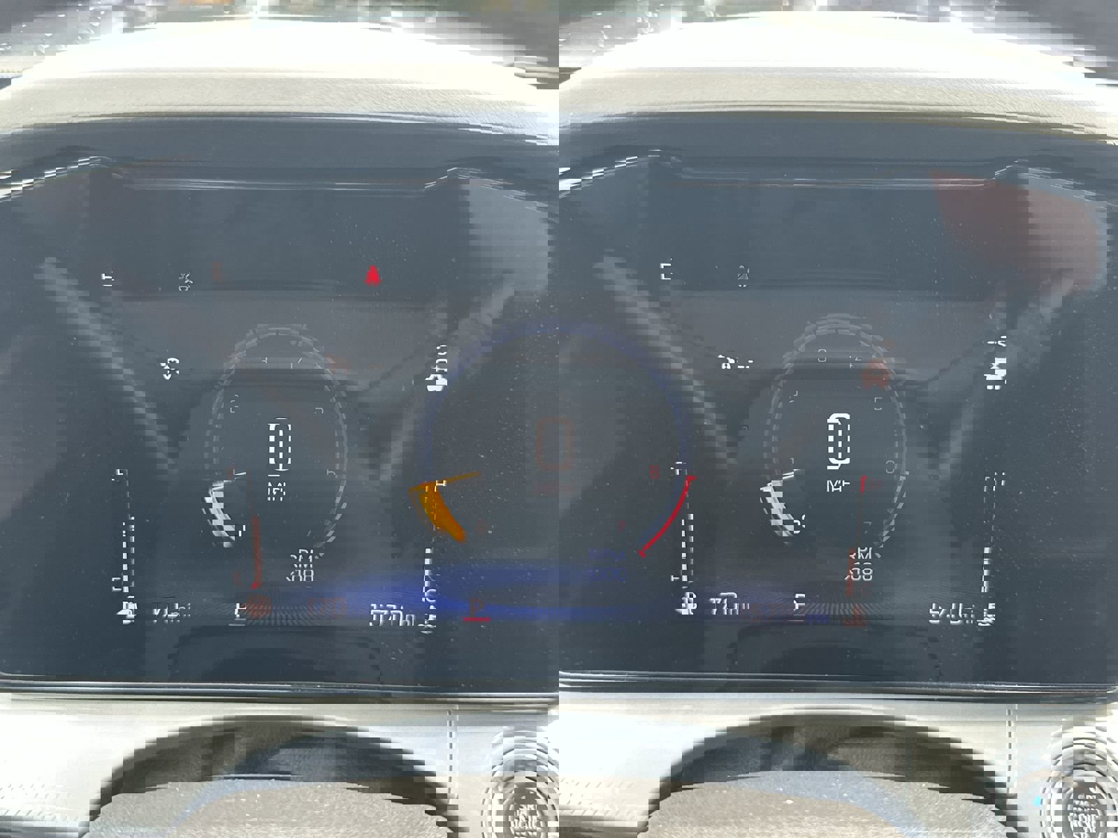 Used 2025 Chevrolet Trax LT w/ LT Convenience Package image 23